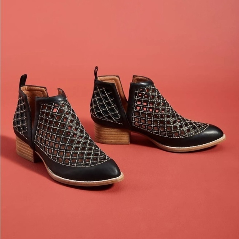 Black and Tan Women's Ankle Boots